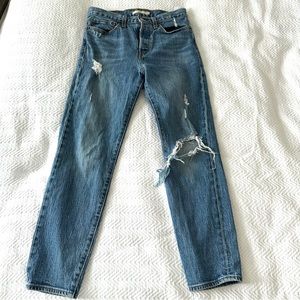 Levi’s wedgie distressed mid Wash jeans sz 27 (q4521)
